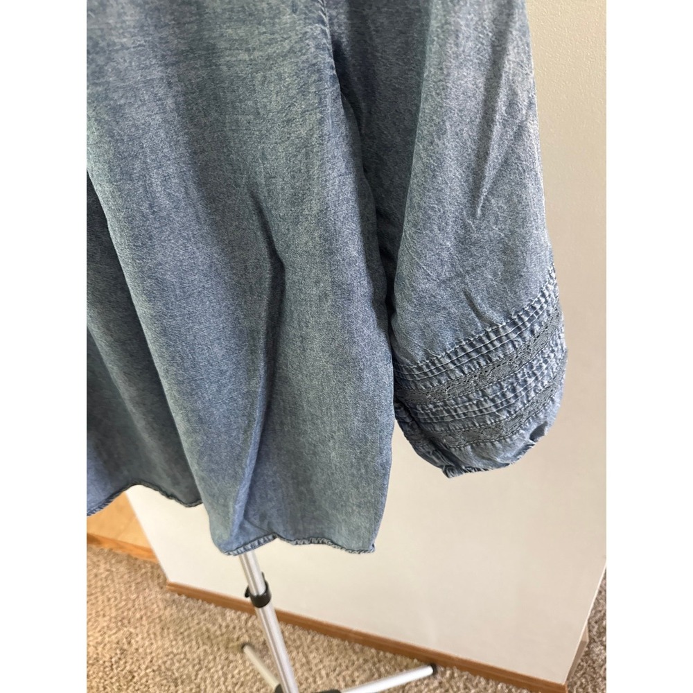 LC Lauren Conrad Women's Long Sleeve Lightweight Blue Denim Blouse Size Medium - Picture 8 of 10